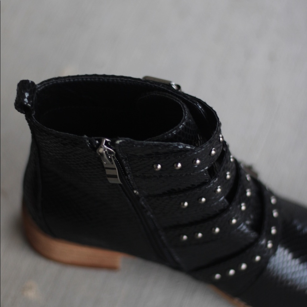 Faux Black Snakeskin bootie - Picture 7 of 7